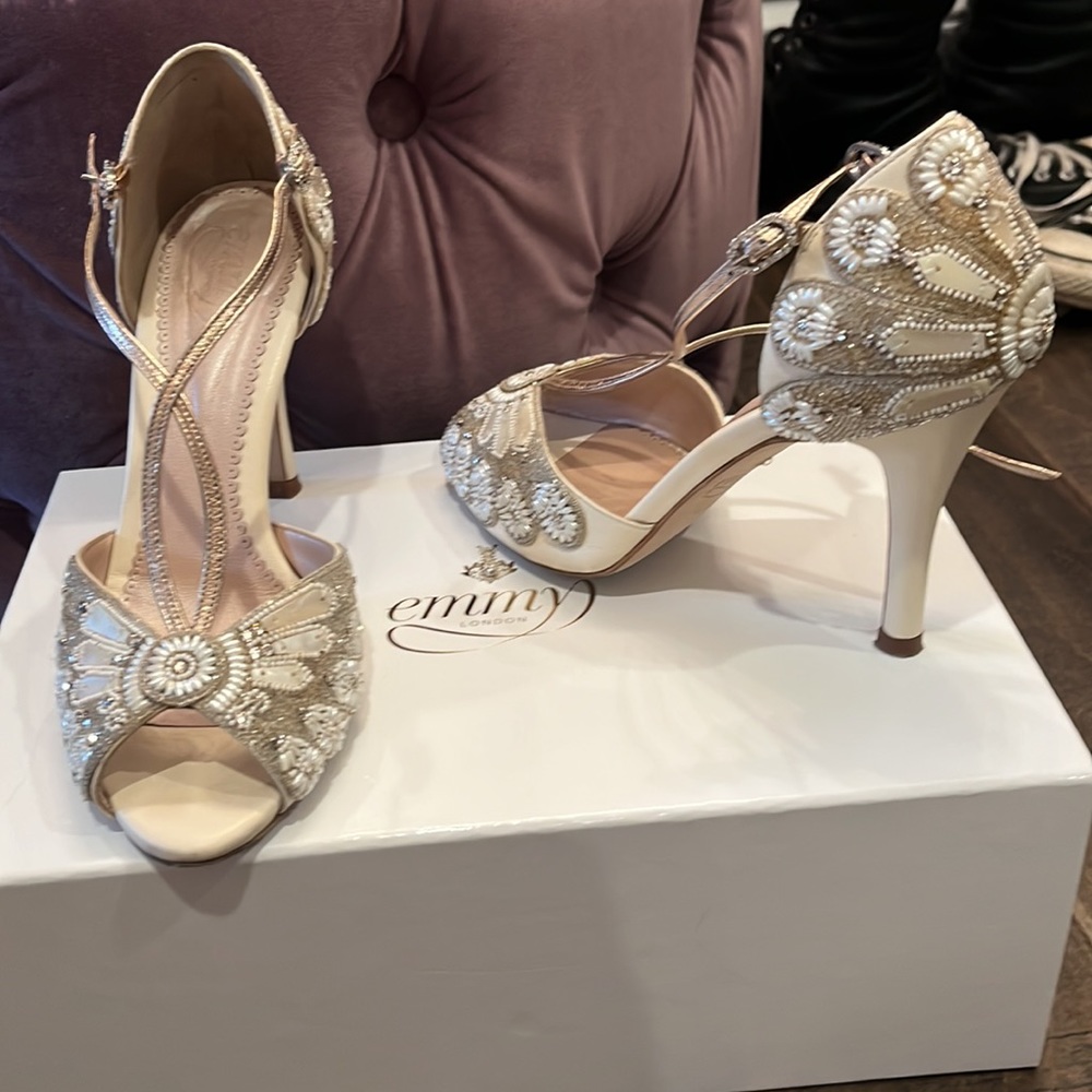 Stunning like new Emmy London Cinderella Heels